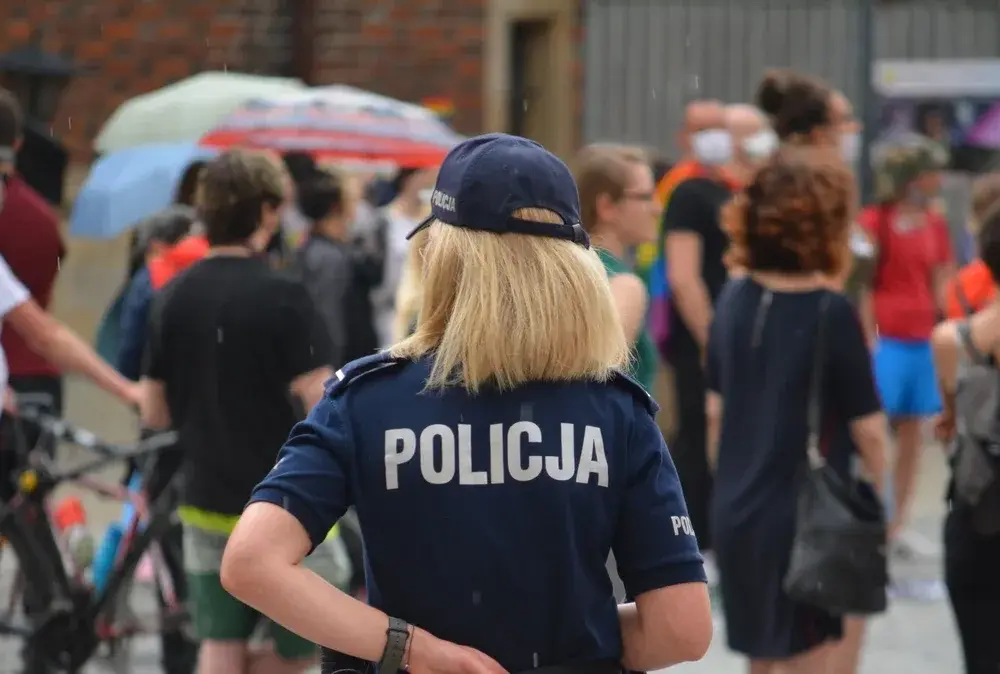 Czy można pić piwo 0 w miejscu publicznym? Sprawdź przepisy i zasady