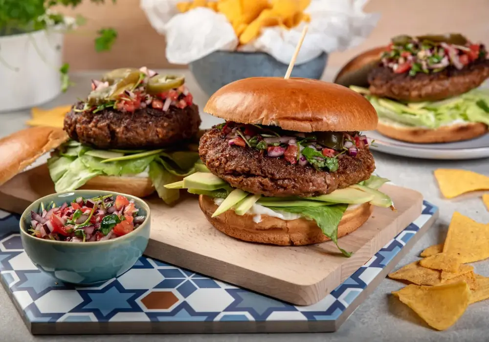Co dodać do hamburgerów, aby zaskoczyć smakiem i uczuciem satysfakcji