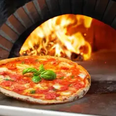Ile waży pizza 30 cm? Odkryj, co wpływa na jej wagę