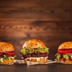 Ile kalorii ma hamburger domowy? Zaskakujące wartości, które musisz znać