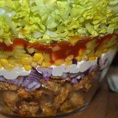 Sałatka gyros co po kolei: jak idealnie ułożyć składniki?