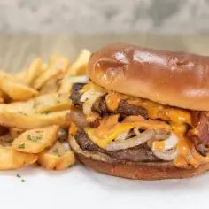Jaki ser do burgera drwala? Odkryj najlepsze opcje i smaki