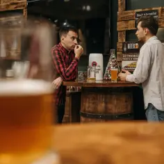 Ile czasu trzyma piwo w organizmie? Sprawdź, zanim wypijesz!