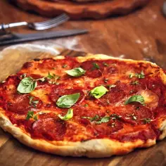 Jakie salami na pizzę? Odkryj najlepsze smaki do swojej pizzy