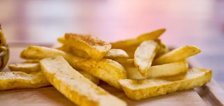 Zdjęcie Ile powinny się piec frytki w piekarniku, aby były idealne?