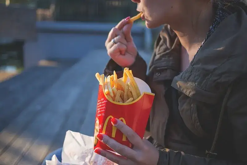 Zdjęcie Ile kosztują zakręcone frytki w McDonald's? Zaskakujące ceny!