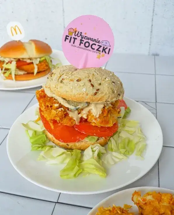 Zdjęcie Ile kalorii ma hamburger domowy? Zaskakujące wartości, które musisz znać